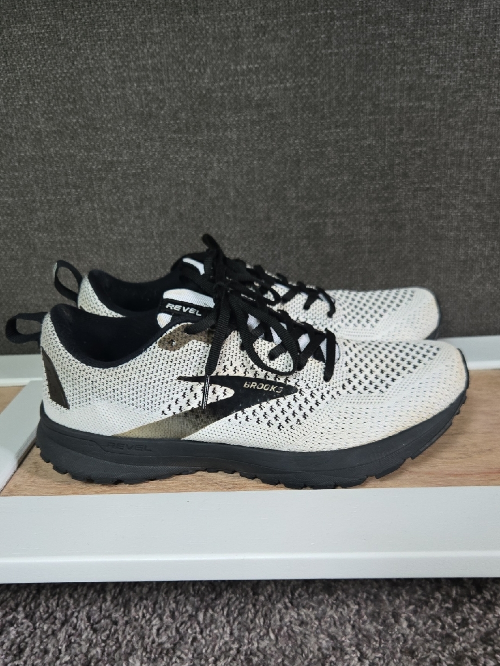 Brooks Revel 4 Black And White Shoe Size 8.5